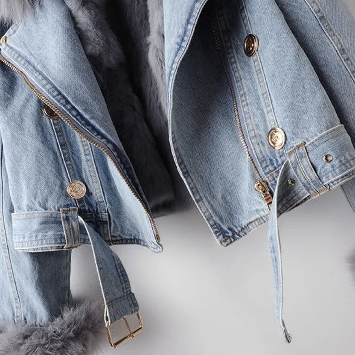 Chaqueta de invierno mujer, cómoda y cálida, con cuello de peluche. Perfecta para el frío y el estilo.