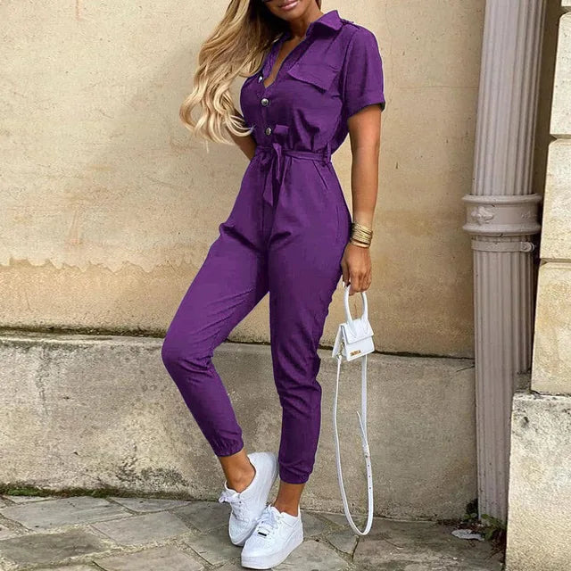 Mono versátil de mujer con cinturón ajustable, apto para outfit elegante o casual.