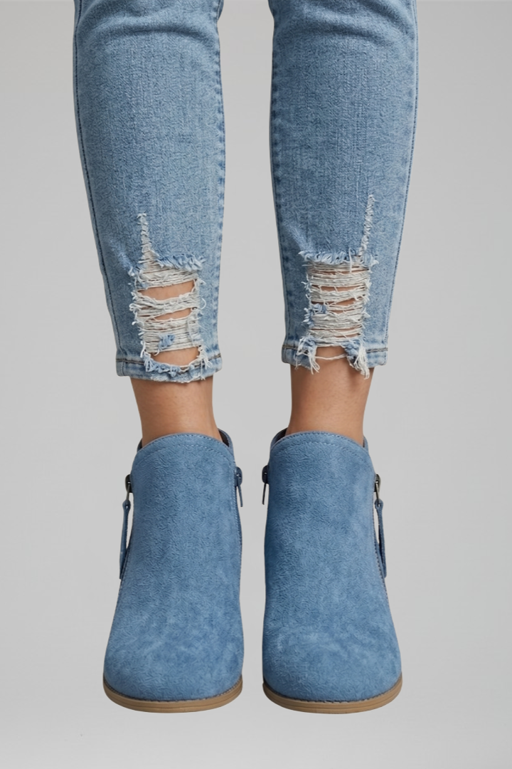 Elegantes botines de mujer con cremallera para otoño, diseño clásico y gran comodidad.