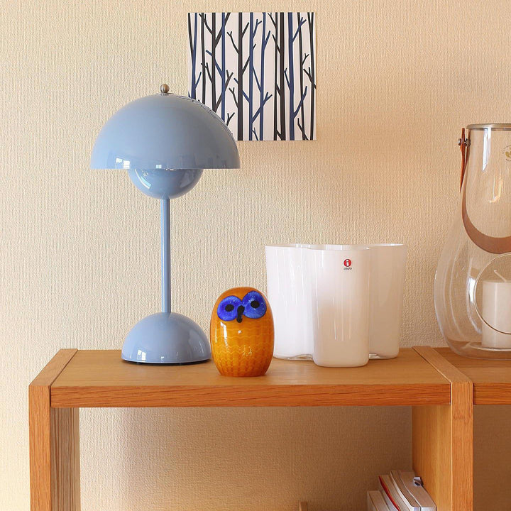 Lámpara de mesa LED, decoración. Acentúa tu espacio con estilo moderno y luz ambiental.