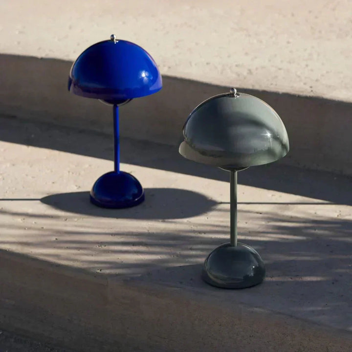 Lámpara LED de mesa para hogar. Diseño minimalista y moderno, iluminación ambiental suave.