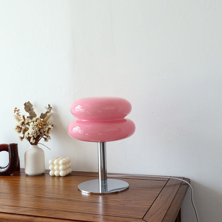 Lámpara de mesa estilo Bauhaus con diseño minimalista, ideal para decoración LED y luz suave.