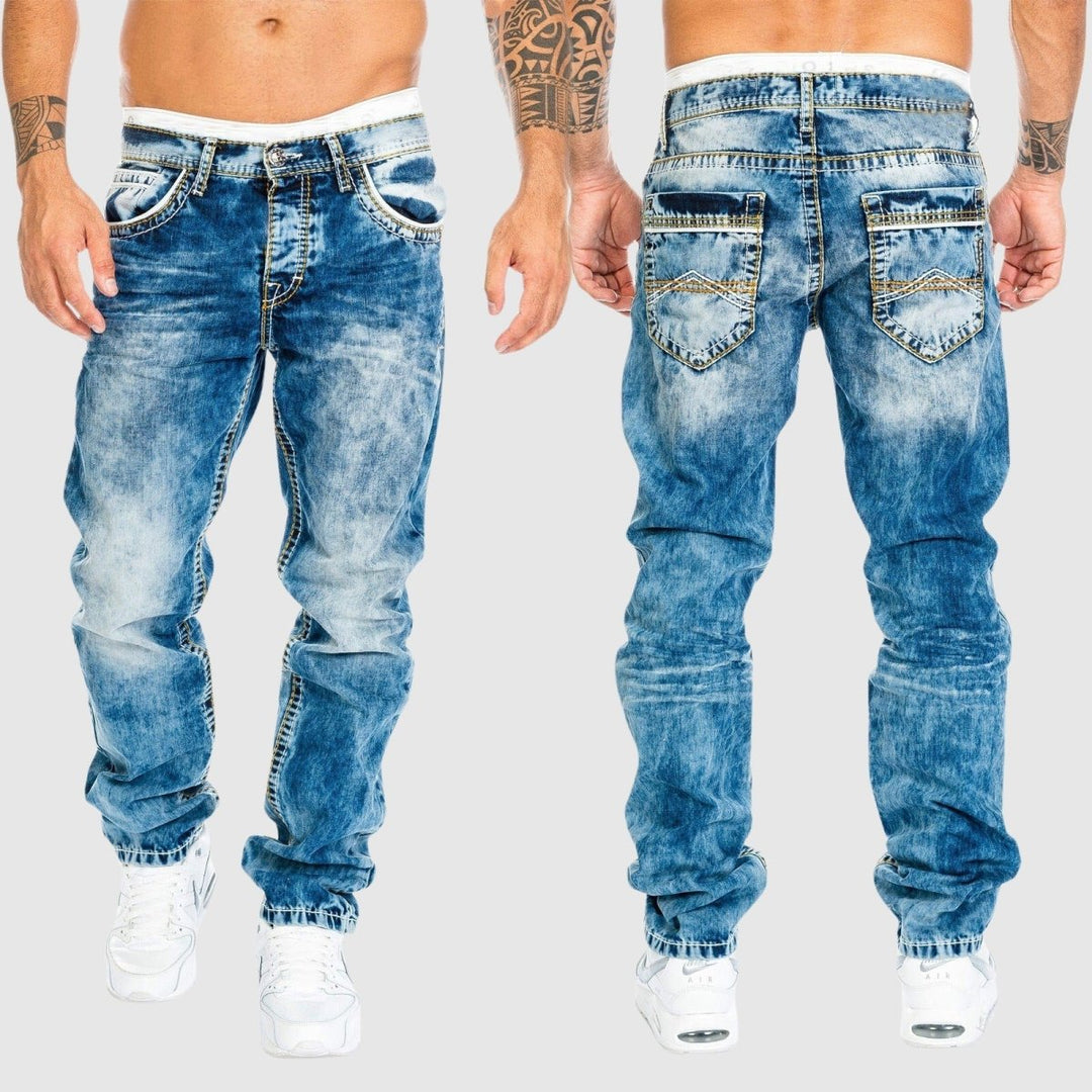 Jeans rectos de hombre con efecto desgastado, lavado azul denim. Pantalones vaqueros casuales para estilo moderno.