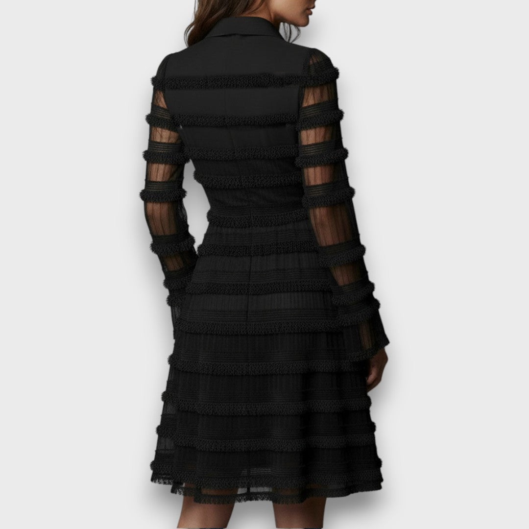 Vestido midi negro de fiesta para mujer, con flecos transparentes que aportan un toque sensual y elegante a tu noche.