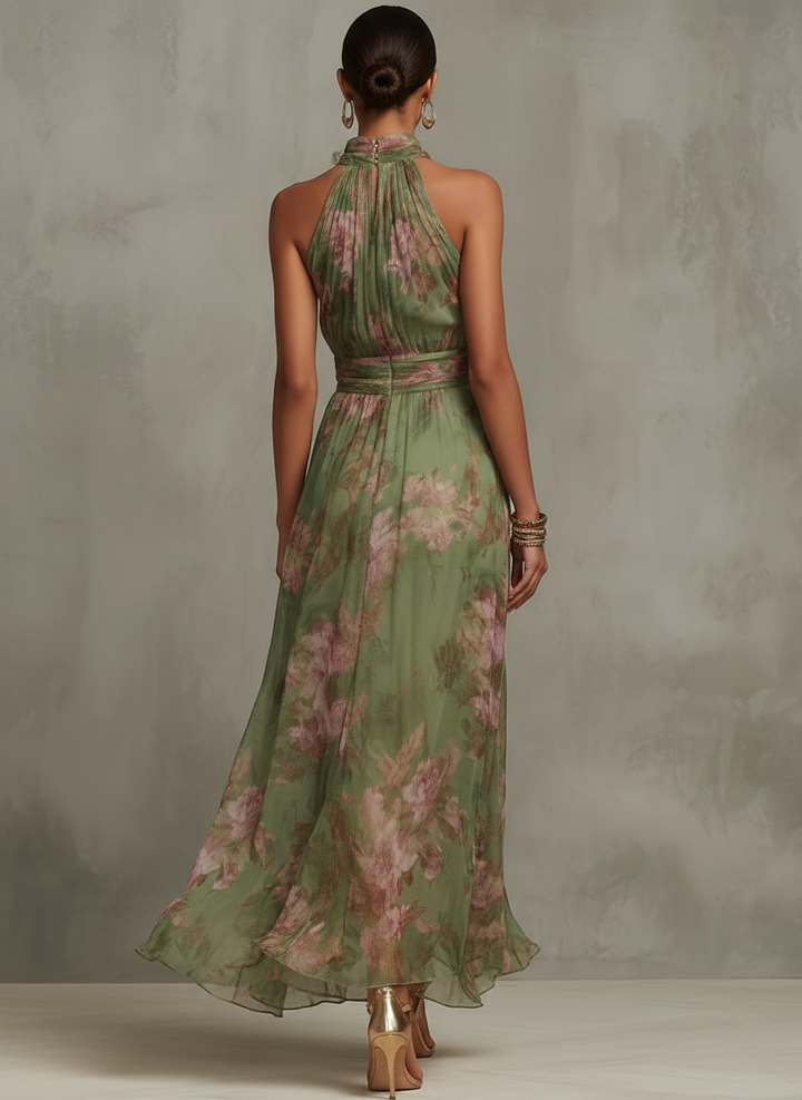Vestido de playa maxi halter con estampado floral tropical verde. Ideal para moda de verano femenina y vacaciones.