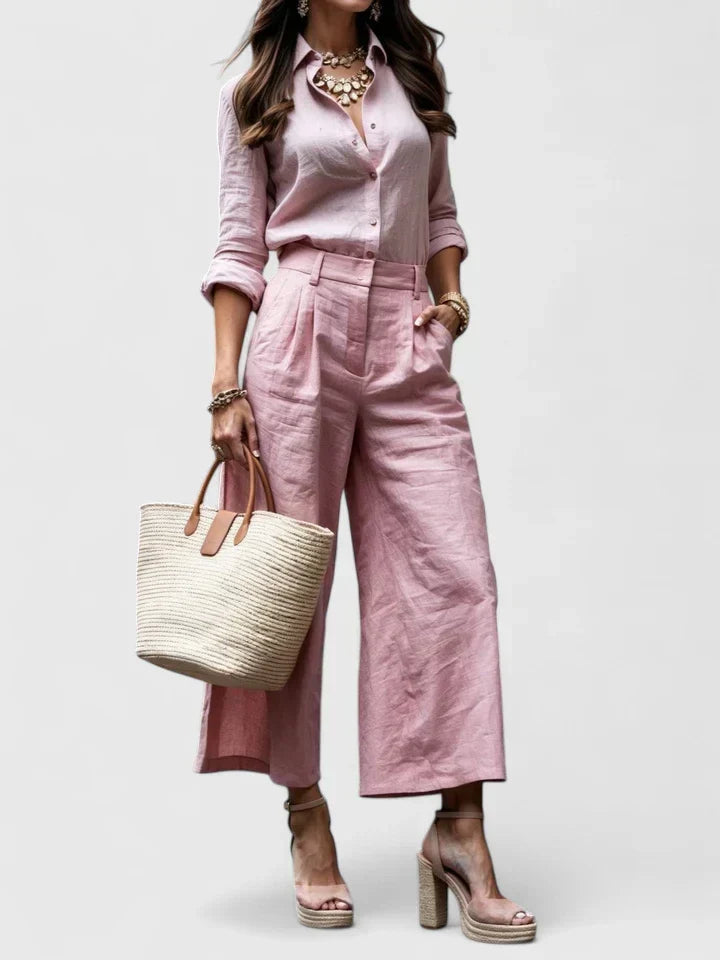 Conjunto de mujer dos piezas, estilo cómodo y versátil. Perfecto para un look casual o semi-formal elegante.