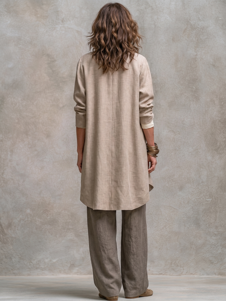 Traje de mujer elegante de 3 piezas: chaqueta larga, pantalón ancho y blusa. Perfecto para eventos o look casual chic.