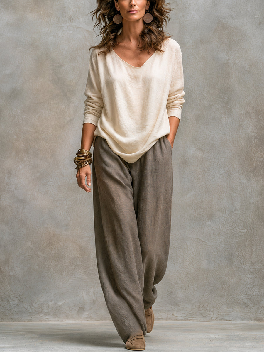 Conjunto de vestir chic para mujer: chaqueta larga, pantalón ancho fluido y blusa. Ideal moda primavera/verano.