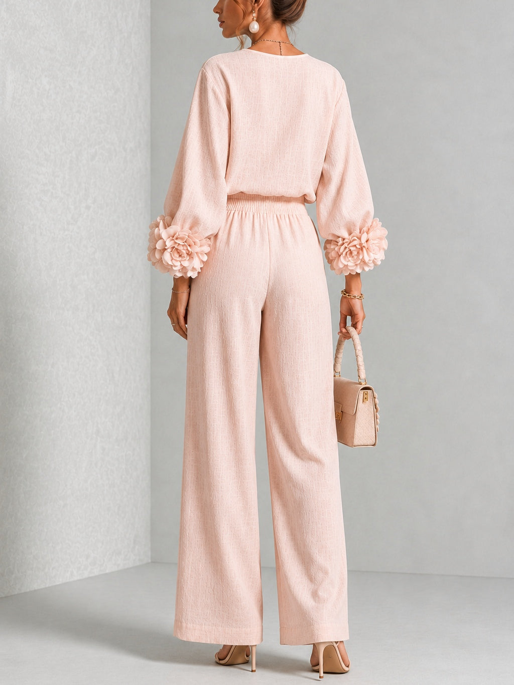 Blusa floral de manga corta y pantalón ancho a juego, conjunto femenino perfecto para brunch de verano.