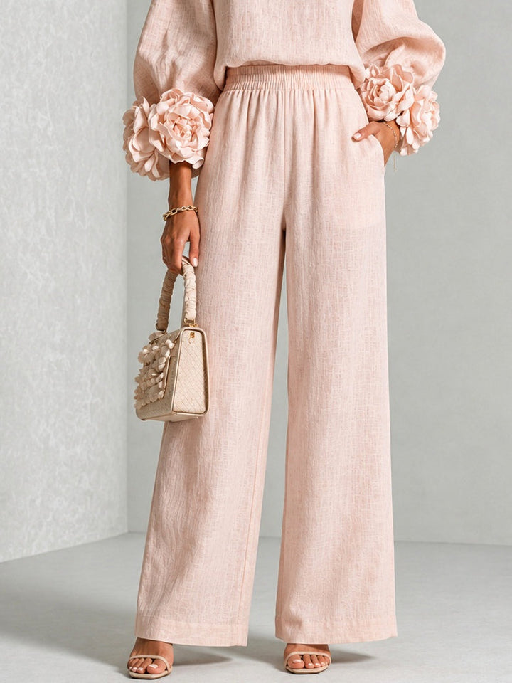 Conjunto dos piezas femenino con blusa floral y pantalón ancho, ideal para verano, brunch o eventos casuales.