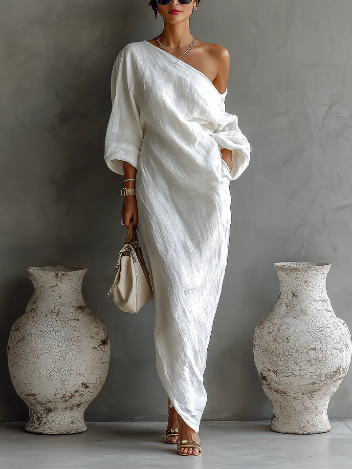 Vestido de fiesta maxi elegante para mujer con diseño asimétrico de un hombro. Look chic y atemporal para eventos de verano.