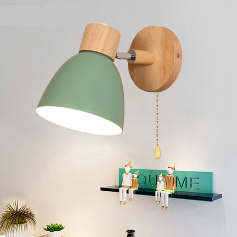Foco de pared nórdico de madera para decoración interior, estilo minimalista y funcional.
