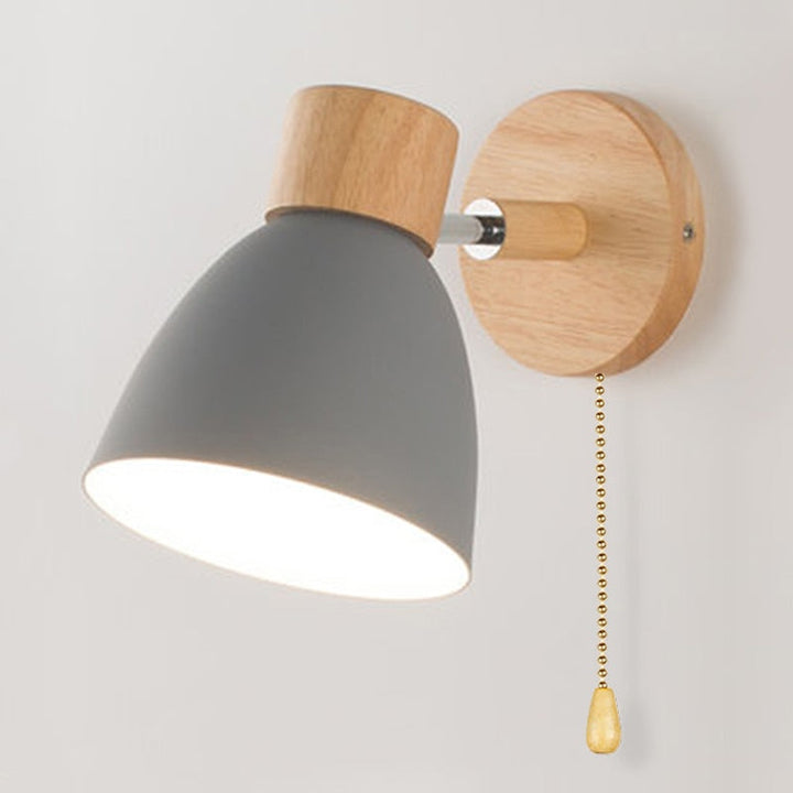 Lámpara de pared nórdica de madera, ideal para cualquier decoración interior minimalista.