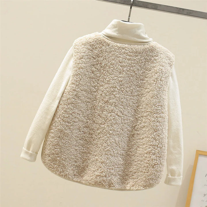 Chaleco térmico de forro polar para mujer con botones, ideal para mantener el calor en invierno.