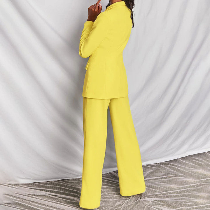 Conjunto dos piezas mujer: blazer entallada y pantalón palazzo. Ropa elegante para fiesta o graduación.