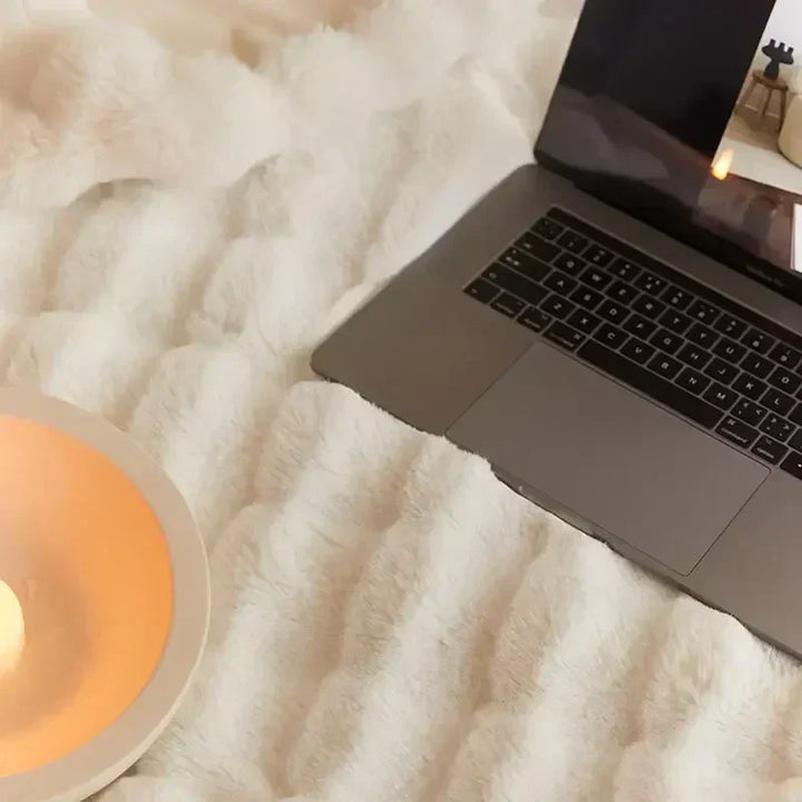 Manta aterciopelada de lujo, ultracálida para momentos de relax y confort en tu hogar.