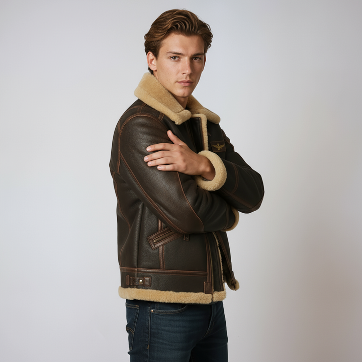 Chaqueta de invierno para hombre, diseño piloto, color marrón con forro de borreguito. Moda masculina casual.