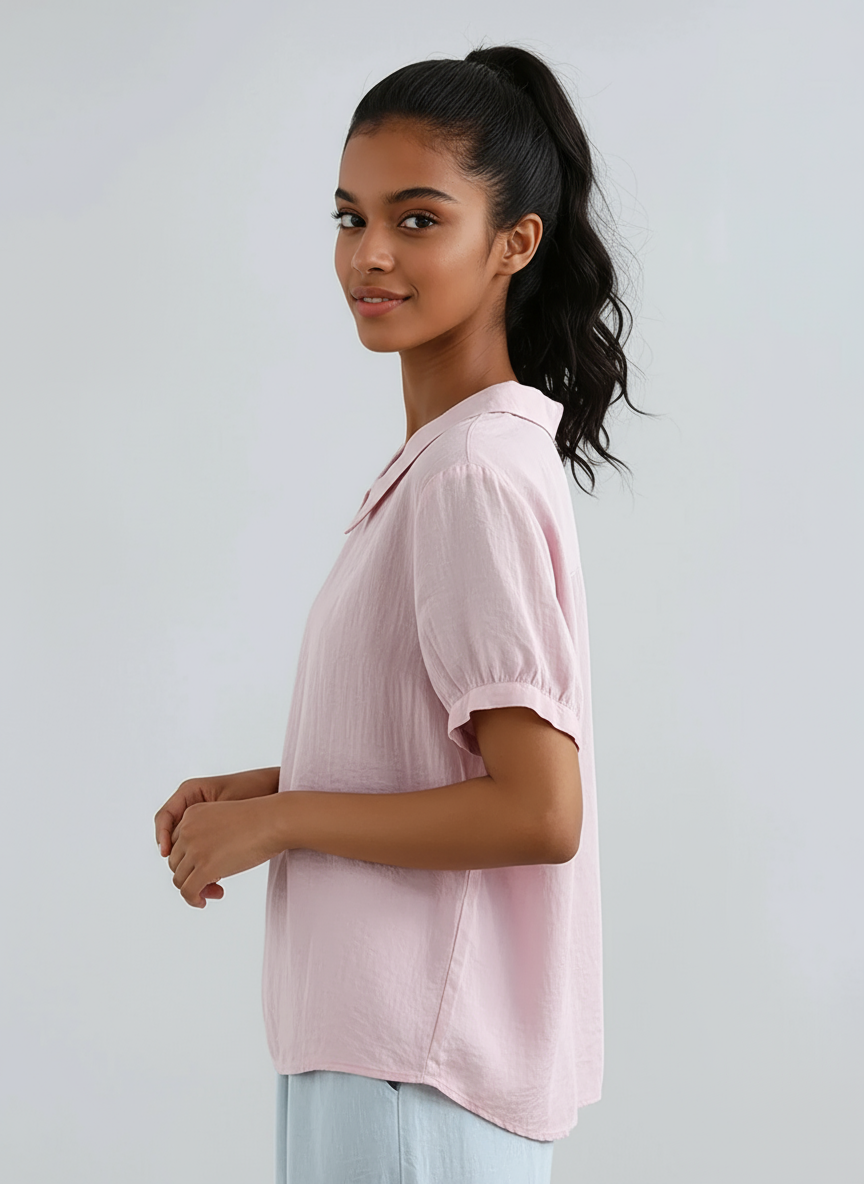 Blusa de mujer fresca con manga corta, diseño moderno y elegante. Perfecta para verano y uso diario.