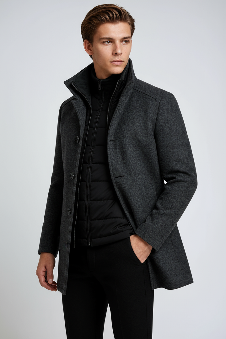 Abrigo de invierno cálido para hombre, cuello alto y botones. Ropa masculina casual y formal.