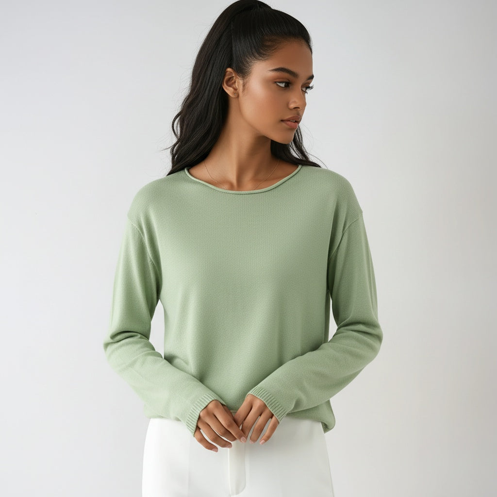 Suave jersey fino ELIANE de cuello redondo y manga larga para mujer. Cómodo y básico para invierno o entretiempo.