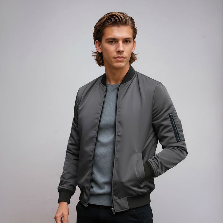 Cazadora bomber MILVAN para hombre. Chaqueta urbana con estilo versátil, perfecta para el entretiempo.