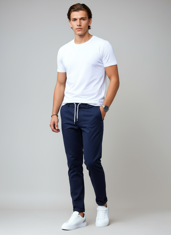Pantalón chino slim fit para hombre, ajuste moderno y tejido confortable, perfecto para vestir bien.
