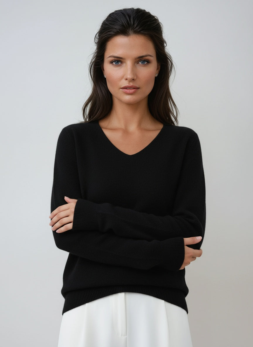 Jersey de mujer con cuello pico profundo y manga larga, prenda VELENA ideal para invierno.