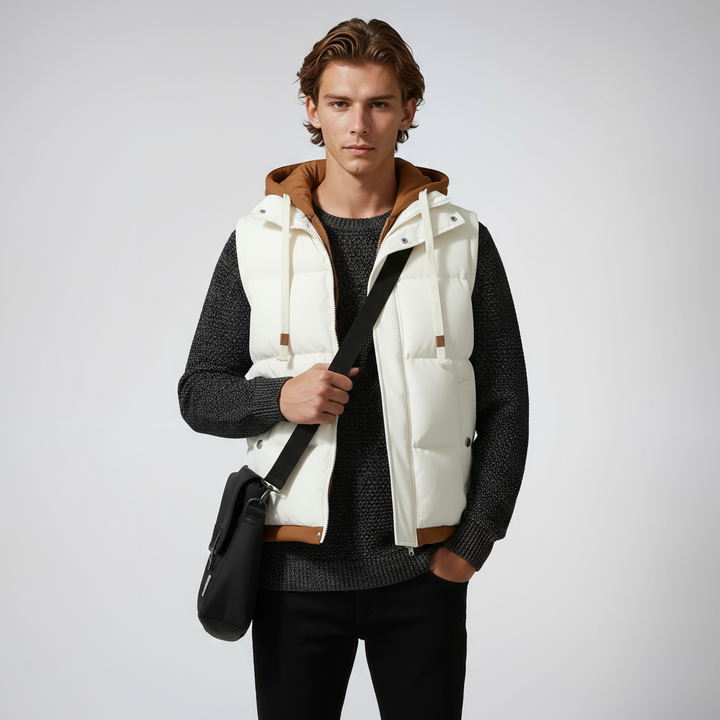 Chaleco puffer urbano para hombre con capucha. Acolchado, ligero y resistente al viento para exteriores.