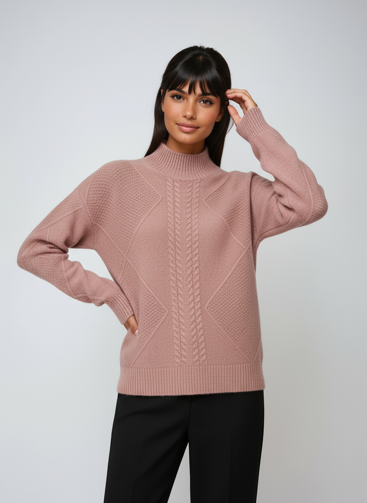 Primer plano cuello alto y puño de jersey ELLARA mujer. Punto suave y ochos, ropa elegante y cálida.