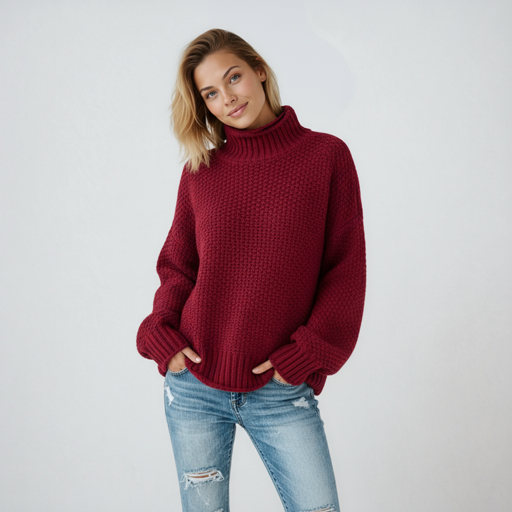 Moda invierno mujer: jersey cálido con cuello alto. Suéter de manga larga ideal para el frío y el estilo.