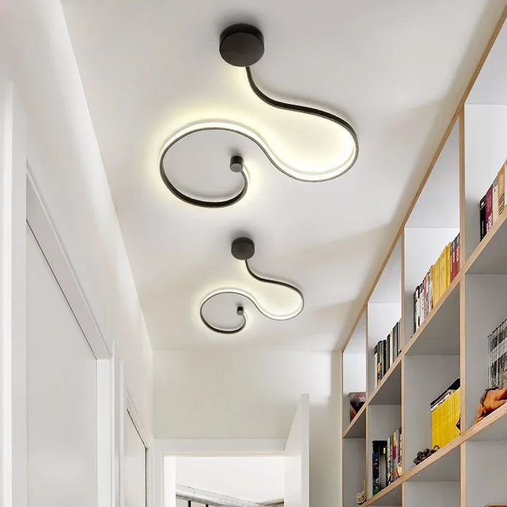 Lámpara de pared LED slim Astra, ahorro energético y estilo minimalista. Iluminación interior decorativa eficiente.