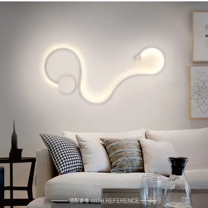 Aplique LED Astra regulable con luz tricolor (cálida/fría), diseño slim para ahorro energía en decoración hogar.