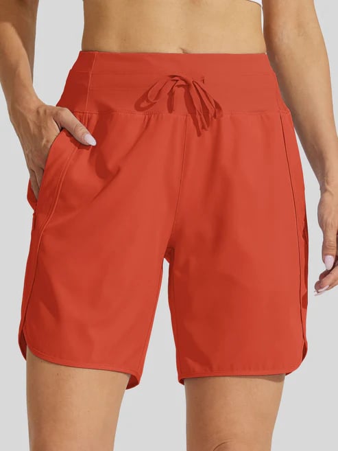 Short deportivo elegante mujer, cintura alta, cordón y bolsillos. Estilo casual de verano.