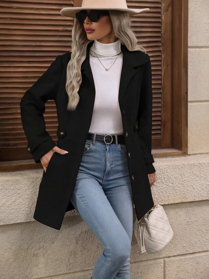 Chaqueta casual de mujer en poliéster, ligera y cómoda, con botones y manga larga.