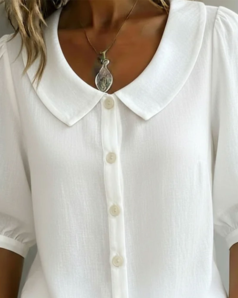 Parte frontal de camisa mujer. Cuello Peter Pan, manga fluida. Un básico elegante para el armario de verano.