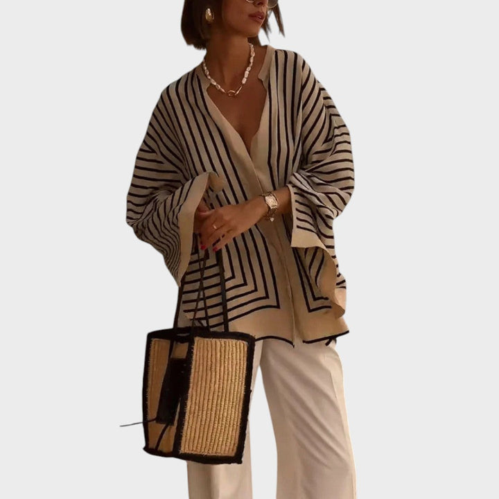 Blusa de rayas fluida de manga larga para mujer. Comodidad chic y estilo versátil para outfit diario.