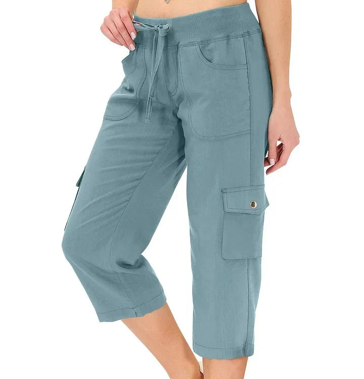 Pantalón capri ajustable para mujer, cintura alta, tela suave. Ideal para actividad o relax.