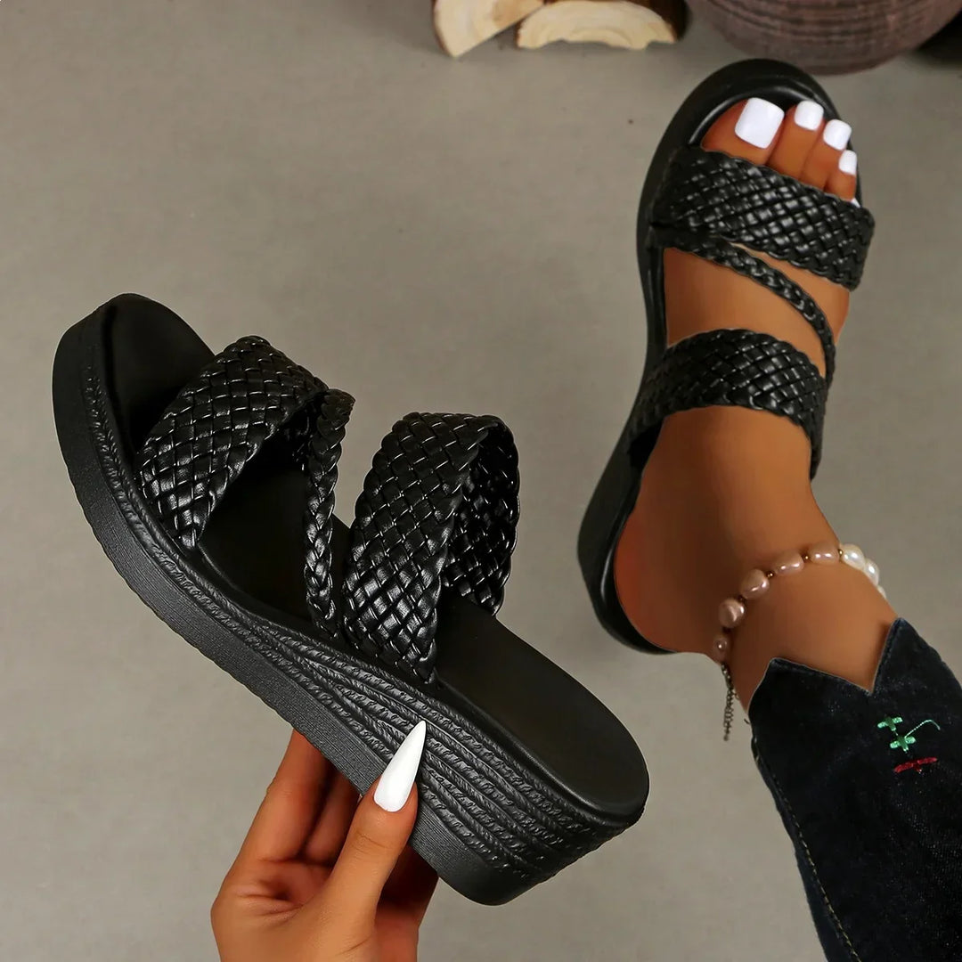Sandalias de plataforma cómodas para mujer, estilo veraniego casual.