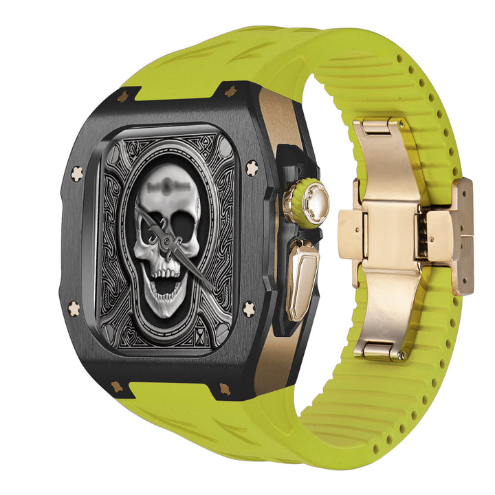 Smartwatch Ultra 49mm protegido con funda de titanio y correa de fluorocaucho para mayor vida útil.