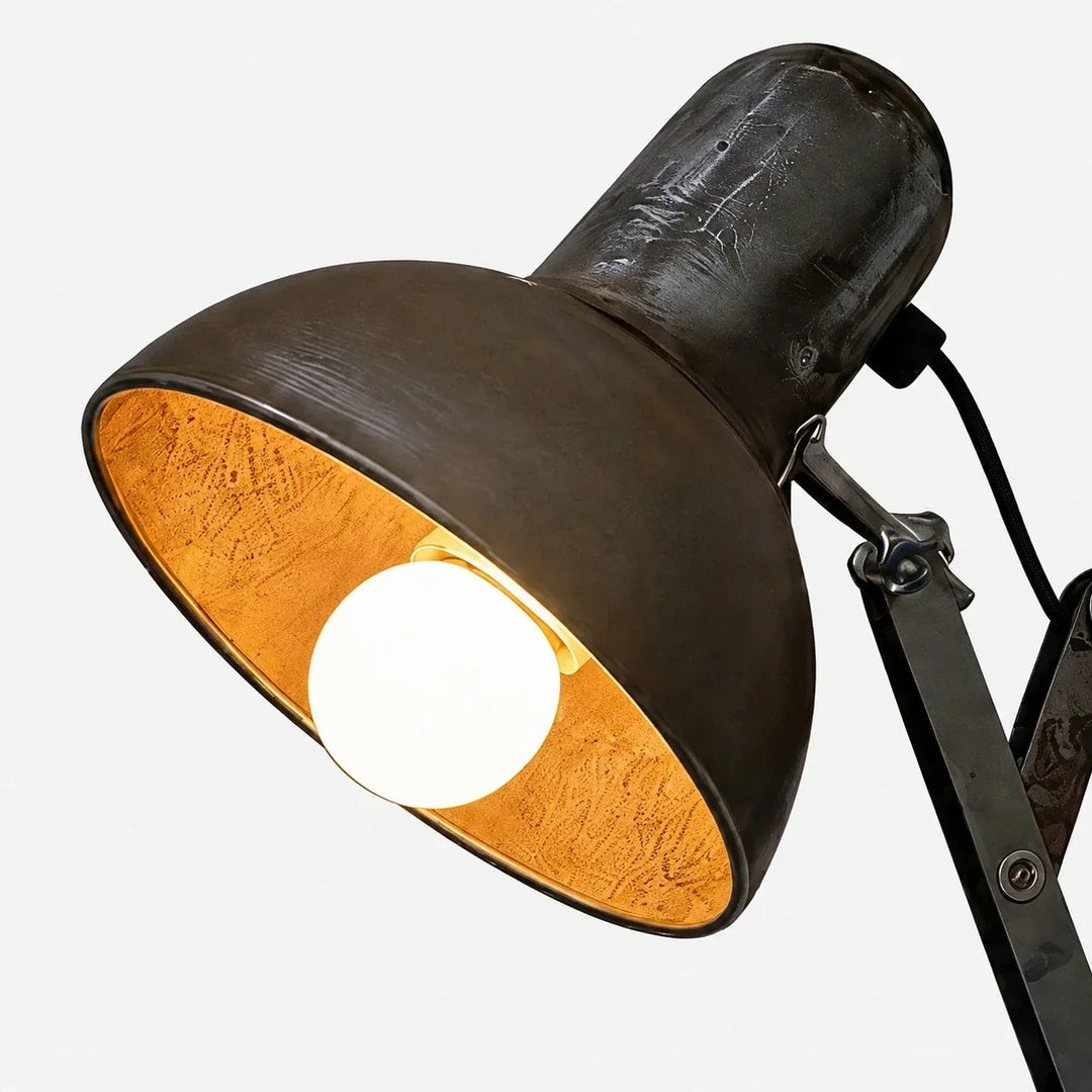 Aplique ajustable con brazo de tijera, diseño industrial, ideal para decoración tipo loft y oficinas.