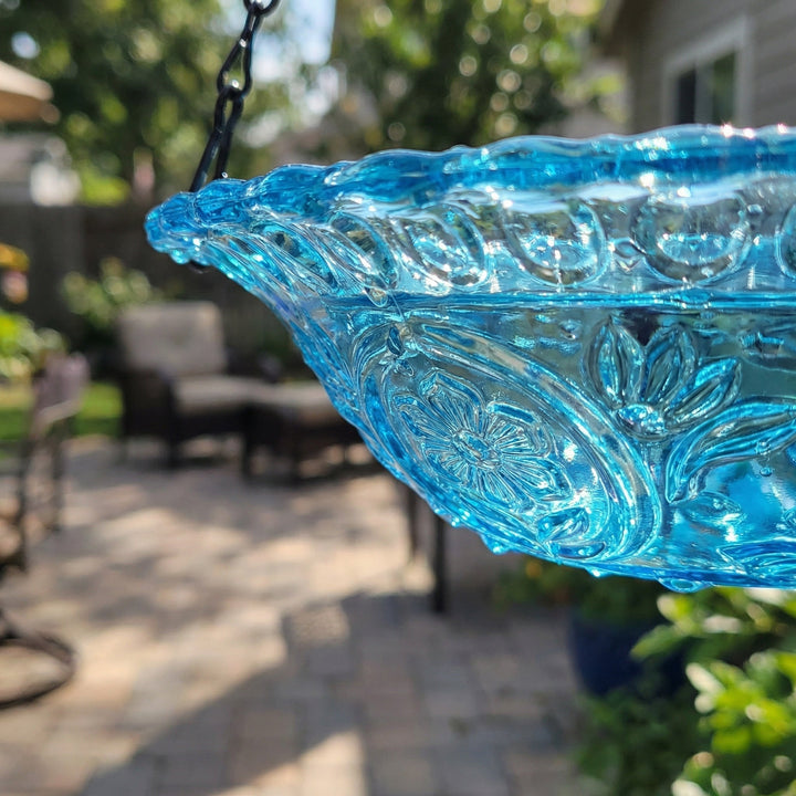 Fuente solar para jardín o patio, un toque de decoración exterior y relajación ecológica sin cables.