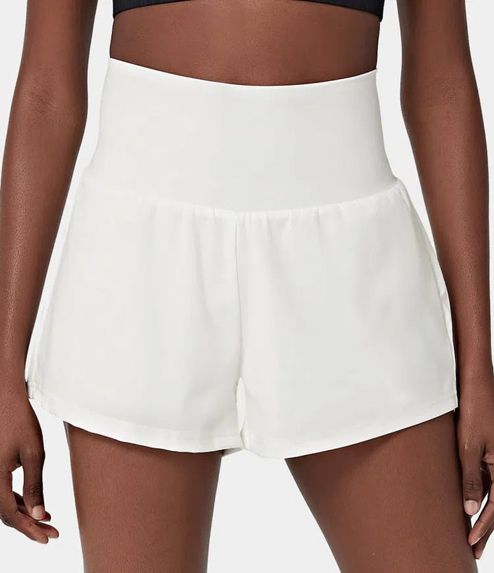 Ropa deportiva de mujer: short con cintura alta, bolsillos, ideal para fitness.