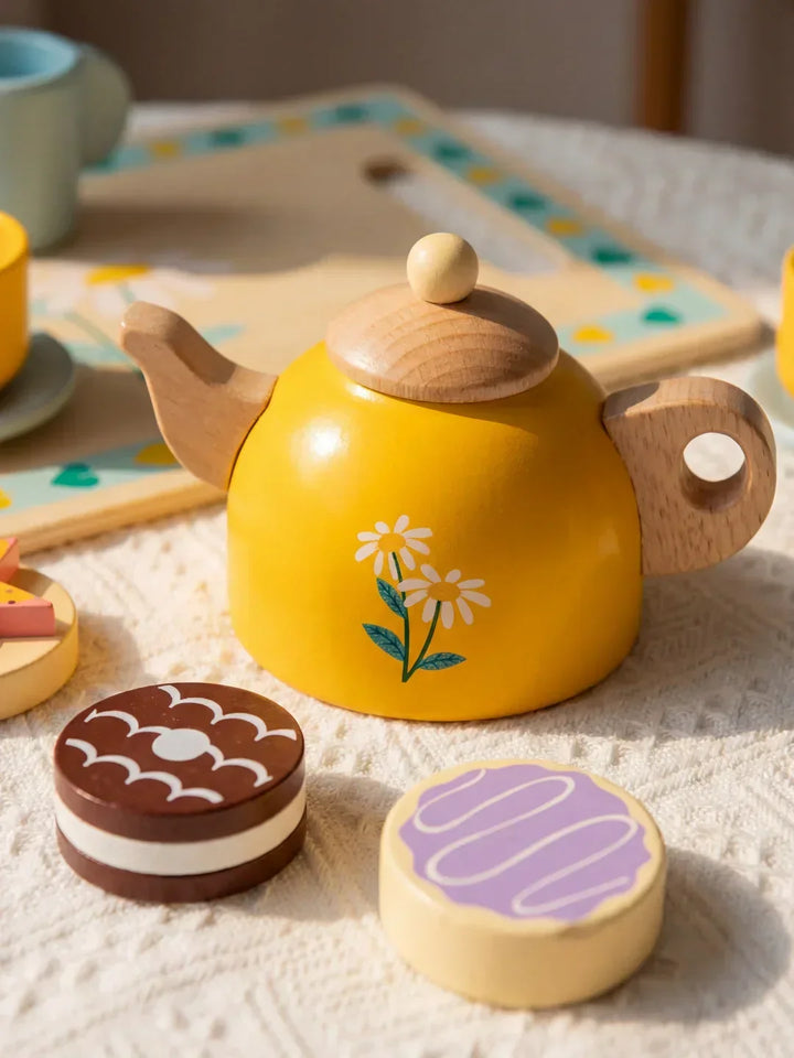 Juego de té de madera para niños, fomenta la imaginación y el juego de roles. Incluye tetera y tazas infantiles.