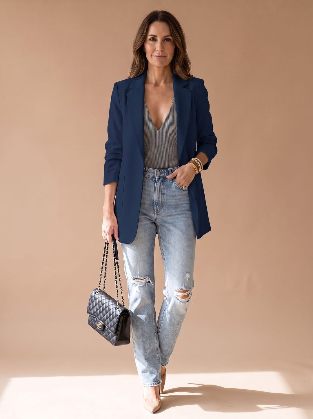 Blazer mujer para oficina y casual. Estilo abierto, solapa clásica, elegancia en moda femenina versátil.