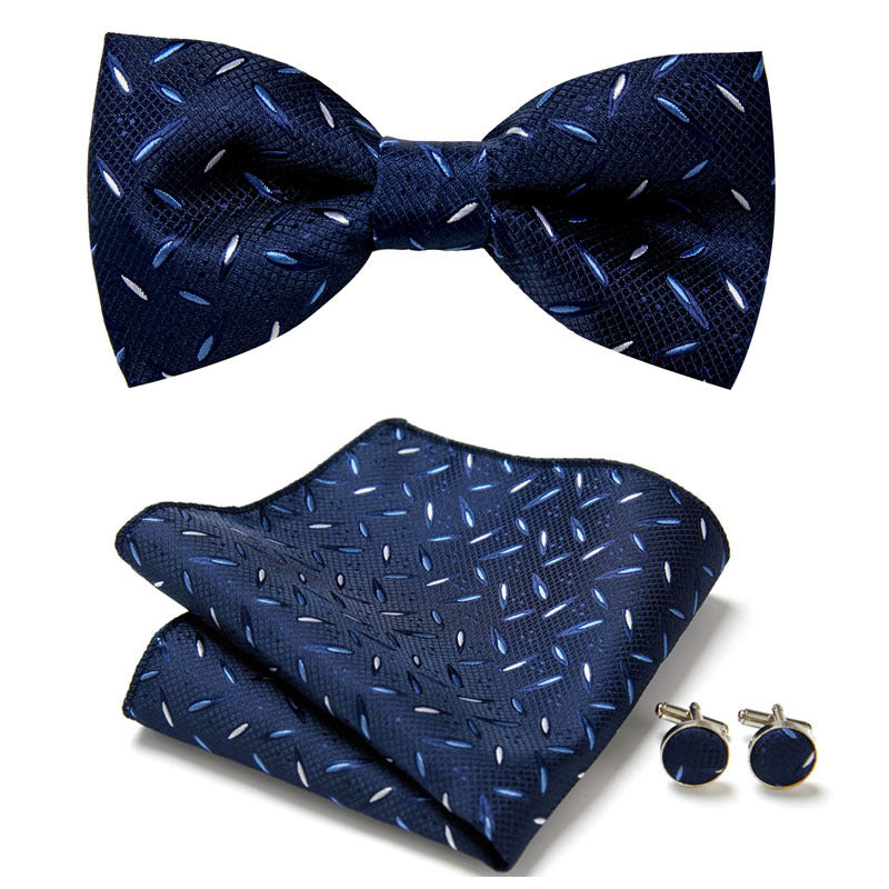 Conjunto floral de pajarita, pañuelo y gemelos para hombres. Accesorio elegante y formal. [[lstfy-media:1]]