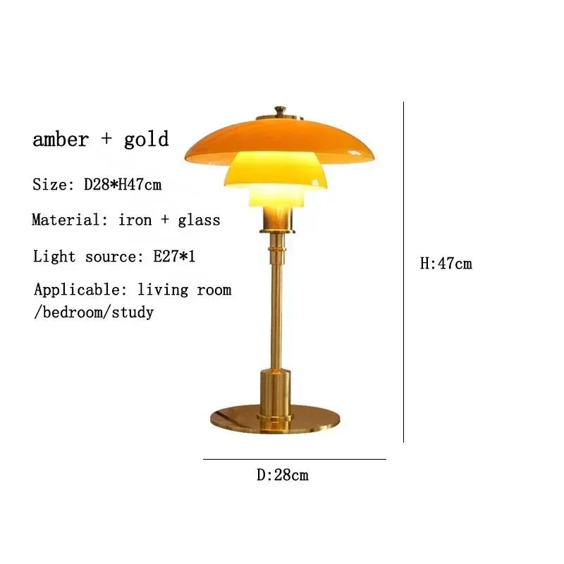 Lámpara de mesa Art Déco. Iluminación geométrica de cobre que aporta un toque elegante y funcional.