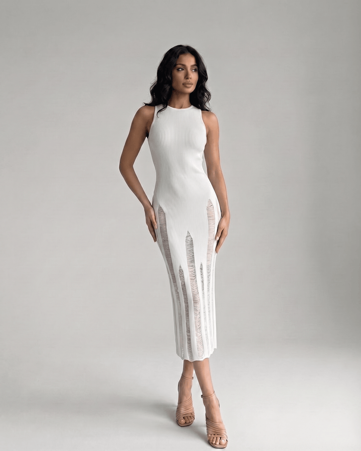 Vestido midi Alba blanco ajustado sin mangas para mujer, ideal para cóctel o fiesta elegante.