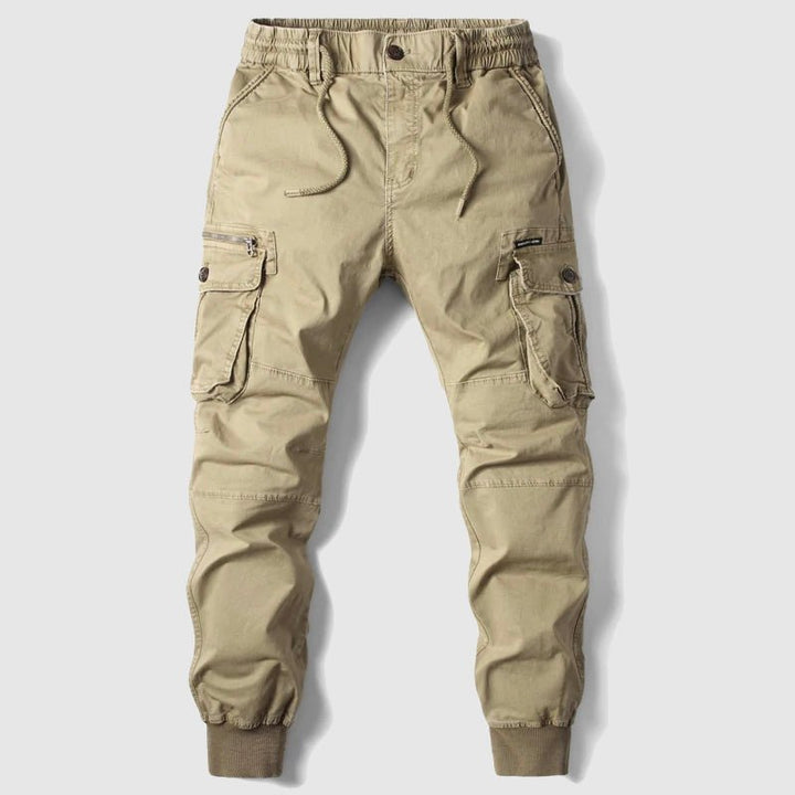Moda hombre: pantalón cargo entallado slimfit, perfecto para un estilo urbano y moderno.