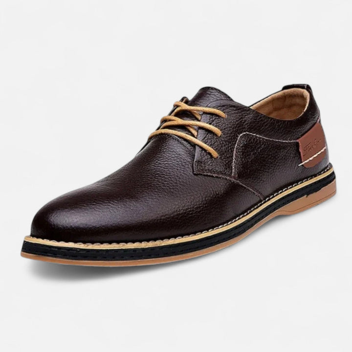Calzado artesanal Alejandro para hombre, zapatos de vestir con estilo. Diseño elegante y moderno, ideal para moda masculina.