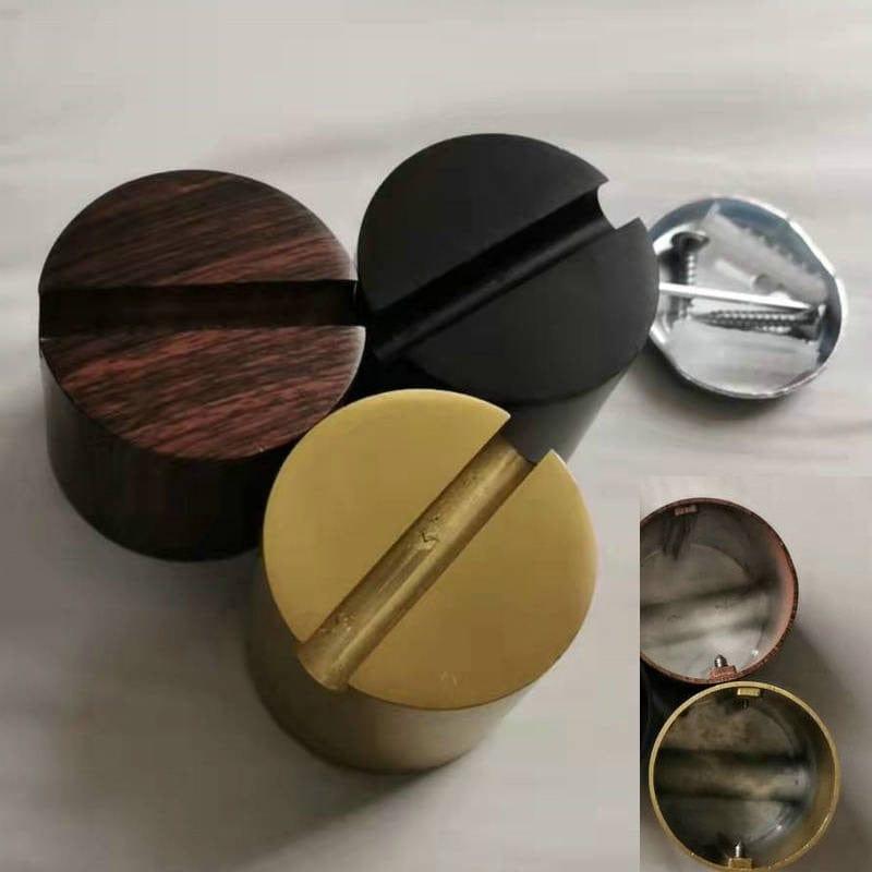 Toallero de pared minimalista y ajustable, accesorio esencial para un baño organizado y moderno.